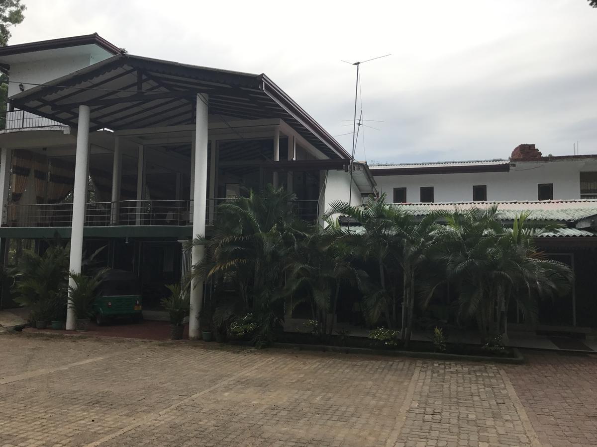 Deshani Holiday Inn Dambulla Eksteriør billede