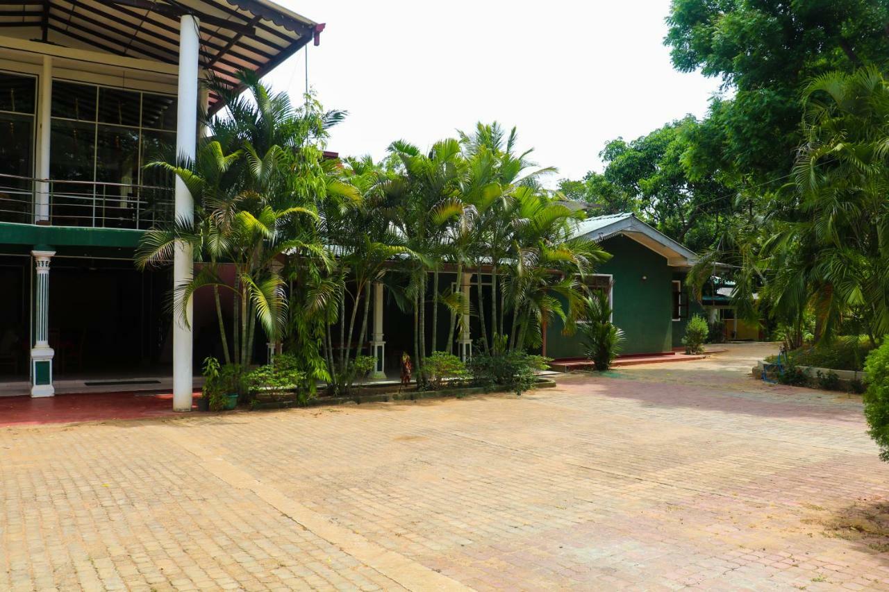 Deshani Holiday Inn Dambulla Eksteriør billede