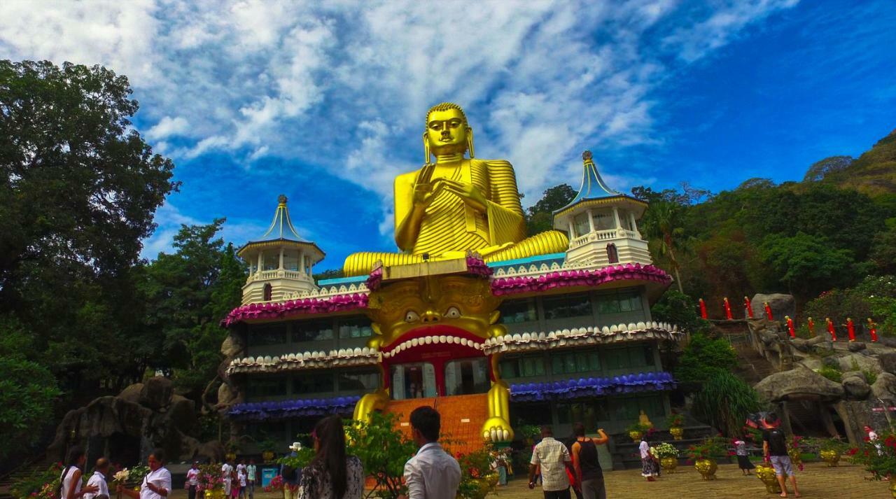 Deshani Holiday Inn Dambulla Eksteriør billede